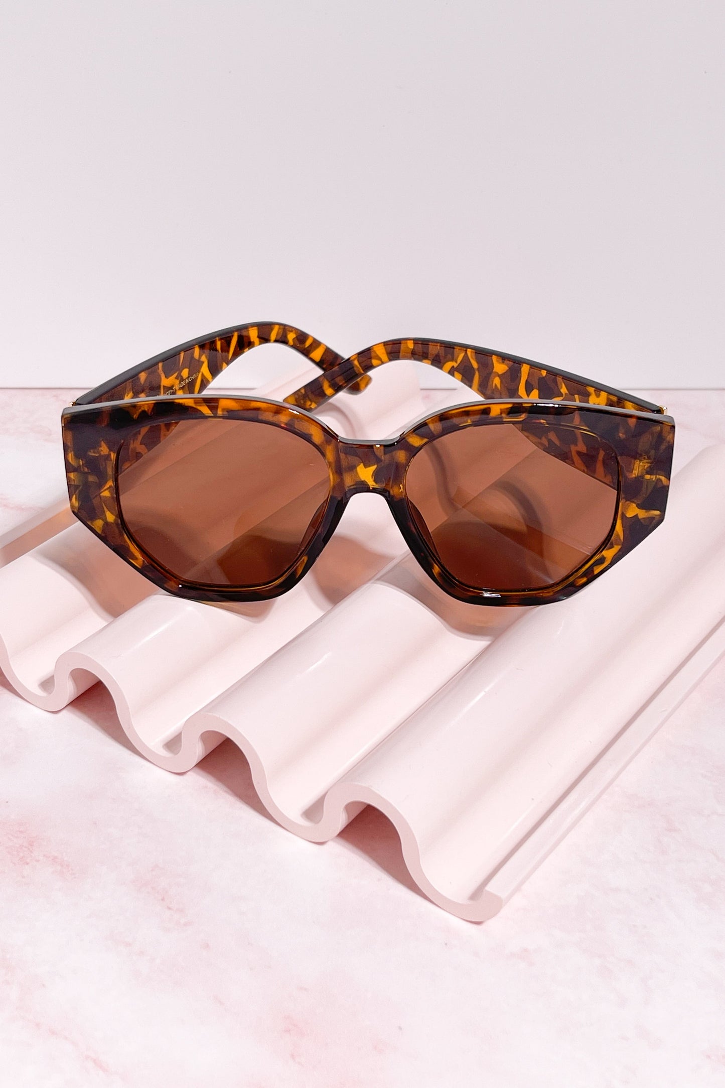 Beachy Keen Rounded Sunglasses Sunglasses Mulberry & Grand Tortoise
